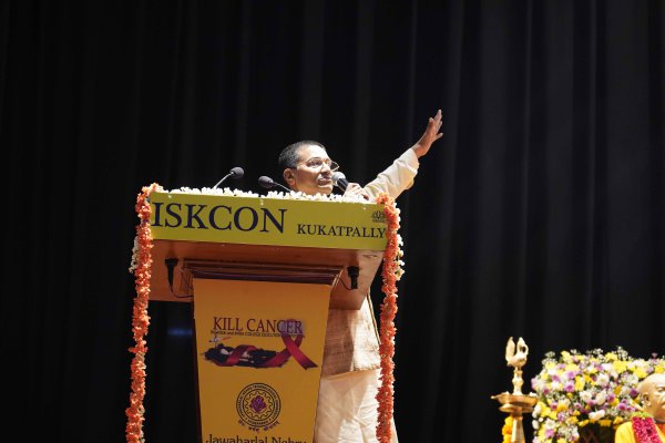 Mahashring Prabhuji seen in different portions during the prize distribution function delivering his thoughts, at JNTUH